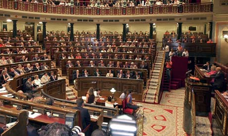 Spania: Trei deputaţi care au susţinut discursuri în catalană, DAŢI AFARĂ din plenul Parlamentului