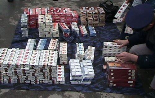 Opt containere cu ţigări confiscate în Portul Constanţa