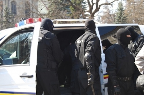 Bucureşti: Percheziţii la persoane suspectate de evaziune fiscală; prejudiciul - peste 1 milion de euro