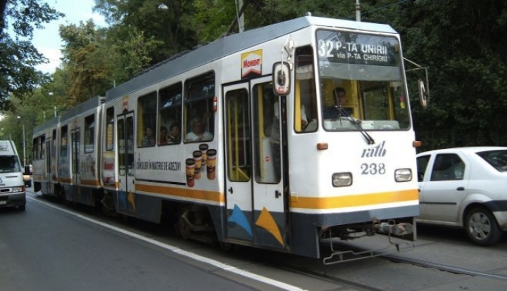 Circulația tramvaielor în zona Rahova - Ferentari blocată din cauza deraierii unui tramvai